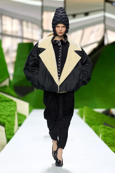 Look 48